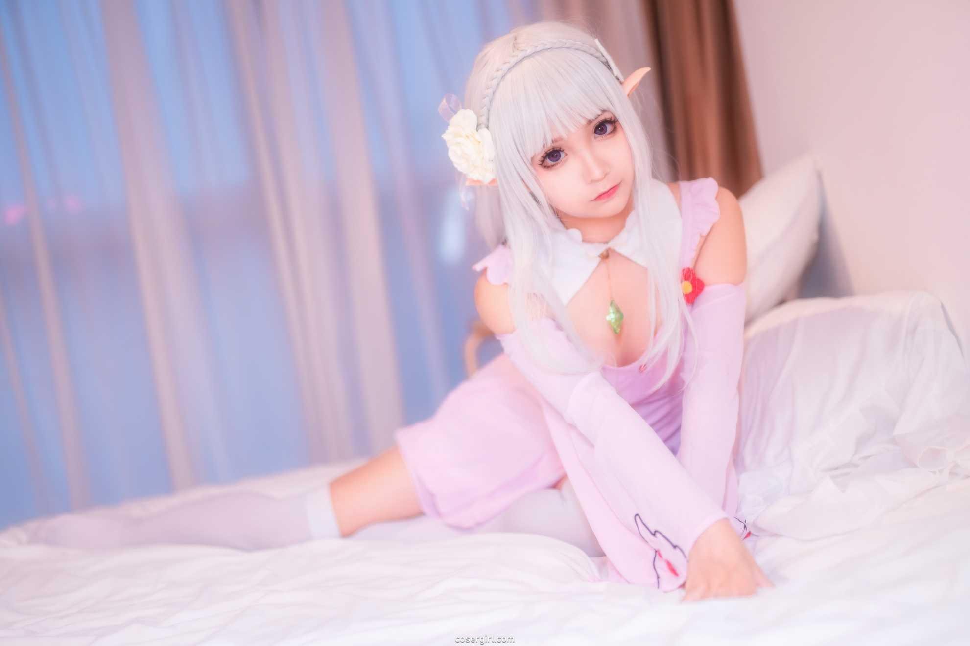 蠢沫沫 艾米莉亚的睡衣Cosplay - 床上的纯白与梦幻 - coser福利社免费在线观看-coser福利社